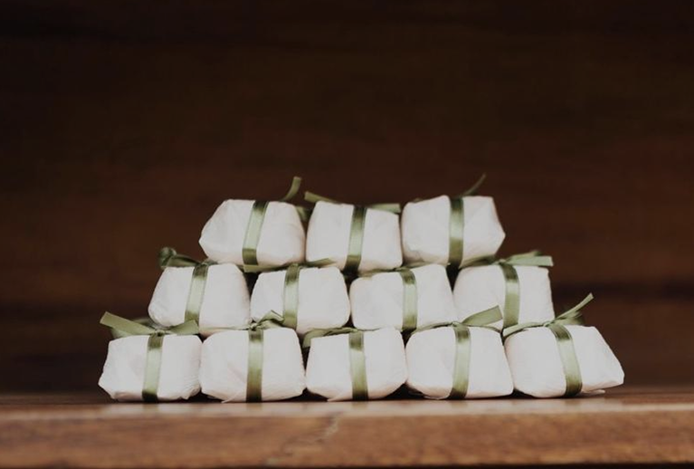 Quantos bem-casados encomendar para o casamento? Um guia tranquilo para noivas detalhistas